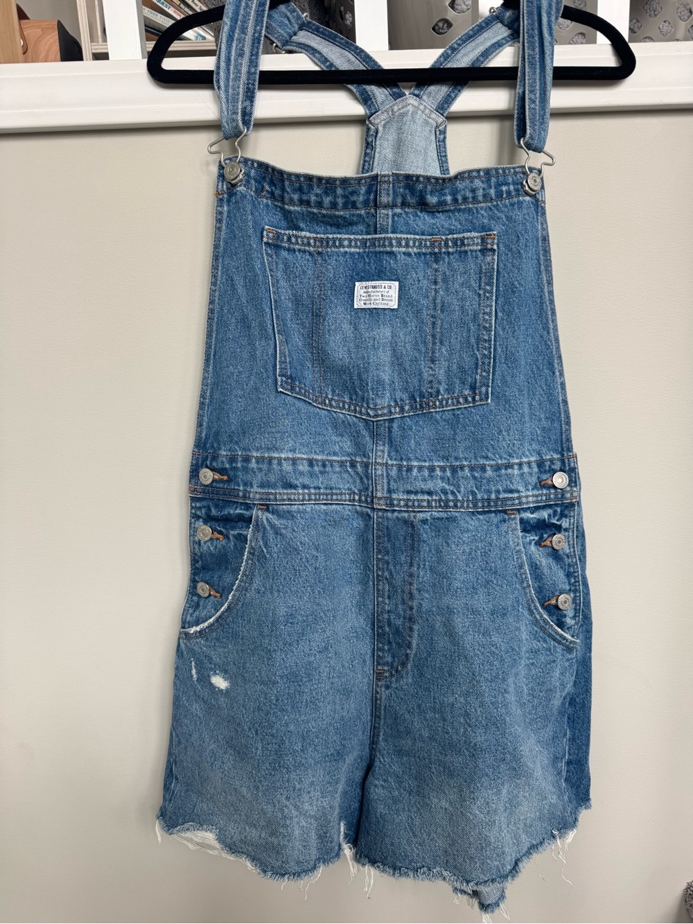 Levi’s Denim Short Overalls distressed